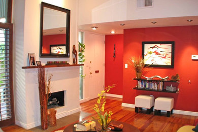 Example of an eclectic living room design in Los Angeles