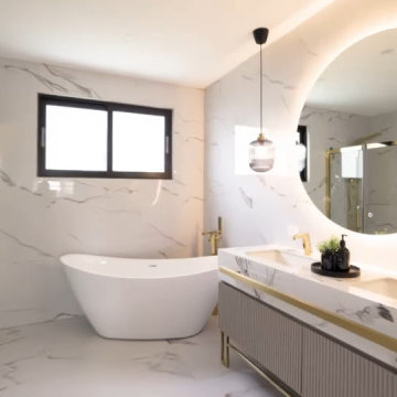 Premium Ensuite Bathroom – Freestanding Bathtub & Fluted Double Vanity