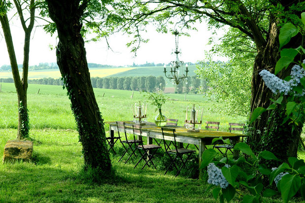 Shabby-chic Style Garden by Catherine Sandin