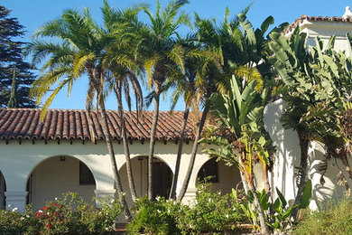 This is an example of a southwestern landscaping in Los Angeles.