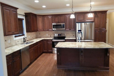 Example of a classic kitchen design in Charlotte