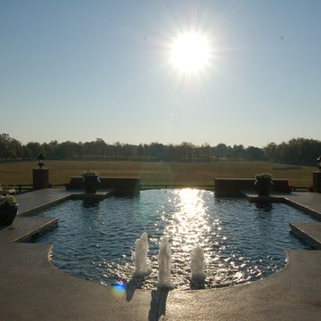 Vanishing edge pool with unique architecture