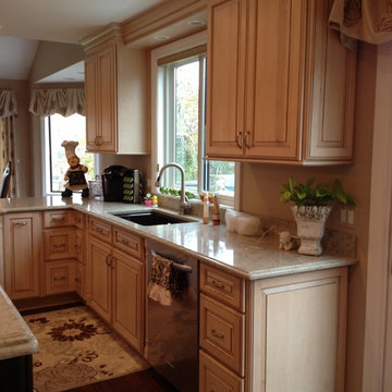 Shuler Cabinetry - Princeton Door Maple Champaign w/burnt sienna glaze