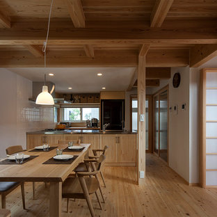 他の地域のアジアンスタイルのおしゃれなダイニングの写真