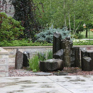 Idées déco pour un jardin craftsman l'été avec un point d'eau.