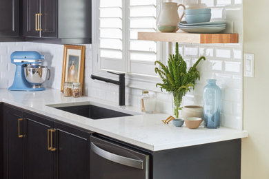 Transitional kitchen photo in Toronto