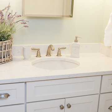 Farmhouse Girl's Bath in Barrington Hills