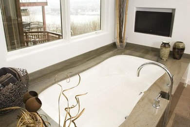 Example of a transitional bathroom design in Cincinnati