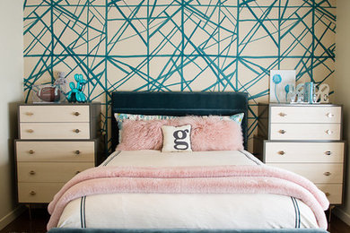 Bedroom - large mid-century modern carpeted and gray floor bedroom idea in Los Angeles with beige walls