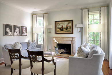 Elegant living room photo in Chicago