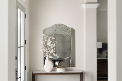Example of a transitional entryway design in Tampa