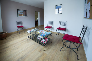 Design ideas for a contemporary home design in Marseille.