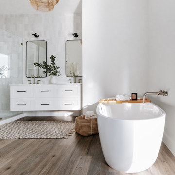 Wisper Bay Master Bathroom