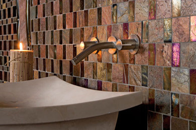 Inspiration for a modern bathroom remodel in Los Angeles