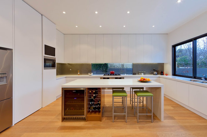Modern Kitchen by Jane Howell Interiors