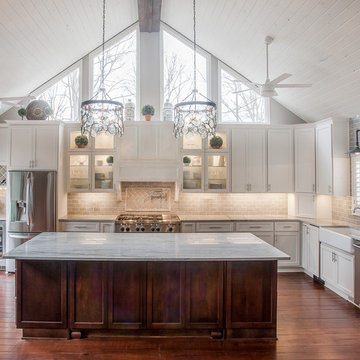 Stylish Kitchen on the Lake