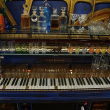 Piano bar