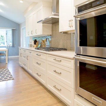 Hanssem White Shaker Frosty White with Charcoal Island