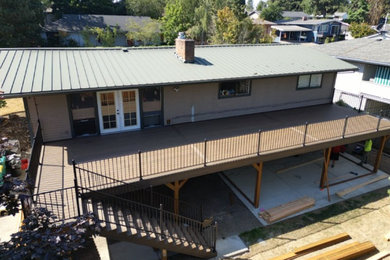 Example of a minimalist deck design in Portland