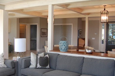 Elegant living room photo in Toronto