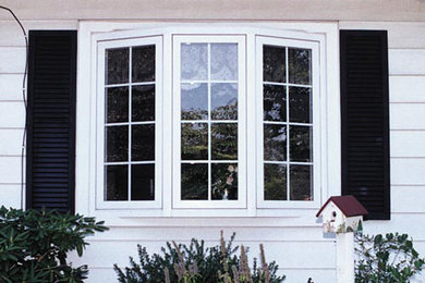 Inspiration for a timeless white wood exterior home remodel in Chicago