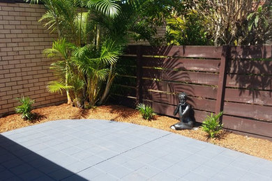 Design ideas for a modern garden in Gold Coast - Tweed.