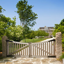 Driveway Entrance Gate And Mailbox