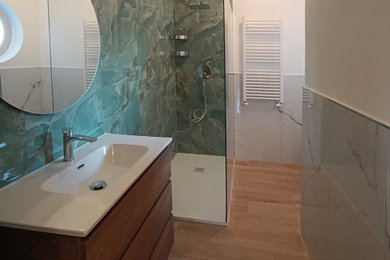 Ispirazione per una stanza da bagno minimal di medie dimensioni