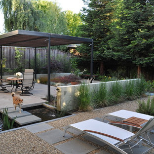 サンフランシスコのモダンスタイルのおしゃれなテラス・中庭 (パーゴラ、噴水) の写真