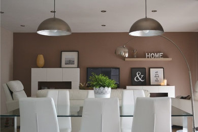 This is an example of a contemporary dining room in Seville.