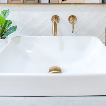 Modern Farmhouse Guest Bathroomb