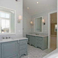 Upstairs guest bathroom