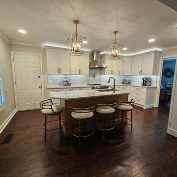 Beautiful Transitional Kitchen Remodel With Two-Tone Cabinets