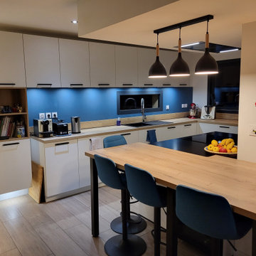 Modèle de cuisine équipée sur mesure conçue et installée à Colomiers.