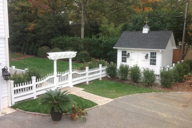 Inspiration for a mid-sized traditional backyard concrete paver garden path in Richmond.