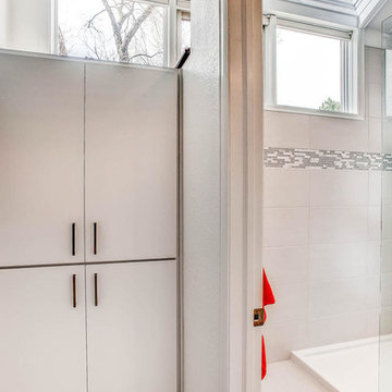 Splashes of Color for Unique Master Bath