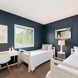 Neutrales Modernes Jugendzimmer mit blauer Wandfarbe und Teppichboden in Sydney