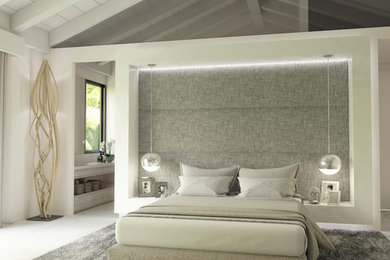 Ejemplo de dormitorio principal moderno sin chimenea con paredes blancas y suelo de travertino