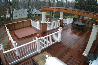 Example of a classic patio design in New York
