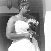 Eliza Iski's photo