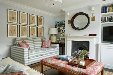 Mid-sized traditional living room in London.