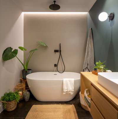 ビーチスタイル 浴室 by Sandra Vergara Studio