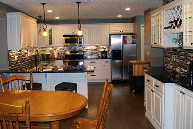 Inspiration for a timeless kitchen remodel in Cleveland