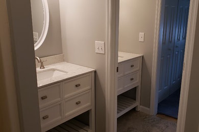 Example of a minimalist bathroom design in Burlington