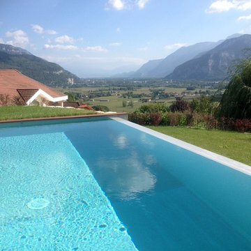 Piscine à débordement