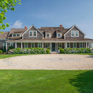 Idées déco pour une très grande allée carrossable avant bord de mer avec une exposition ensoleillée et des pavés en pierre naturelle.