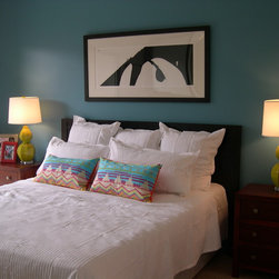 T Lofts Bedroom - Bed Pillows
