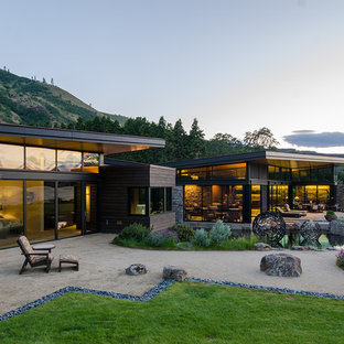 ポートランドのコンテンポラリースタイルのおしゃれな庭 (日向、砂利舗装) の写真