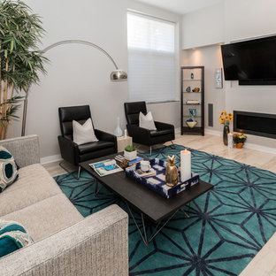 Foto de sótano en el subsuelo contemporáneo, de tamaño medio, con paredes grises, suelo de madera clara, chimenea tradicional, marco de chimenea de yeso y suelo beige