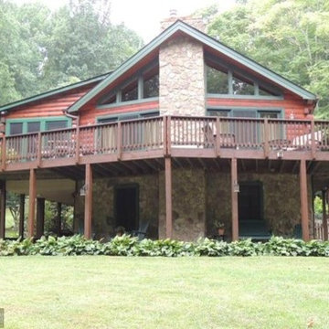 Cozy Rustic Kitchen in Warrenton, VA